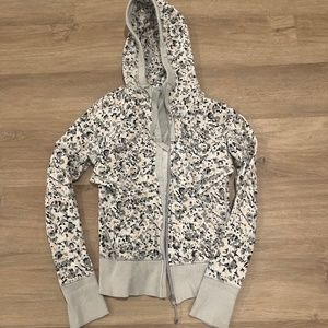Lululemon Full Zip, size 6